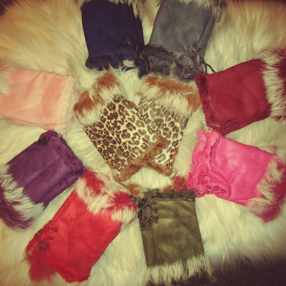 Red Faux Fur Fleece Fingerless Gloves - Picture 15 of 16